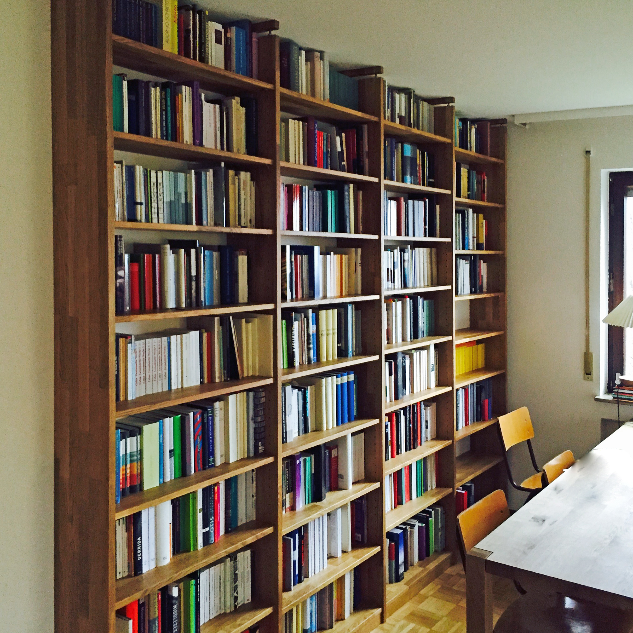 Bücherwand in Eiche Massivholz